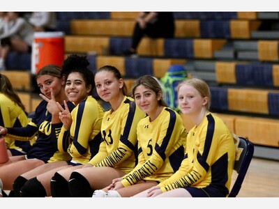 EH Volleyball Takes on Foran in Photos